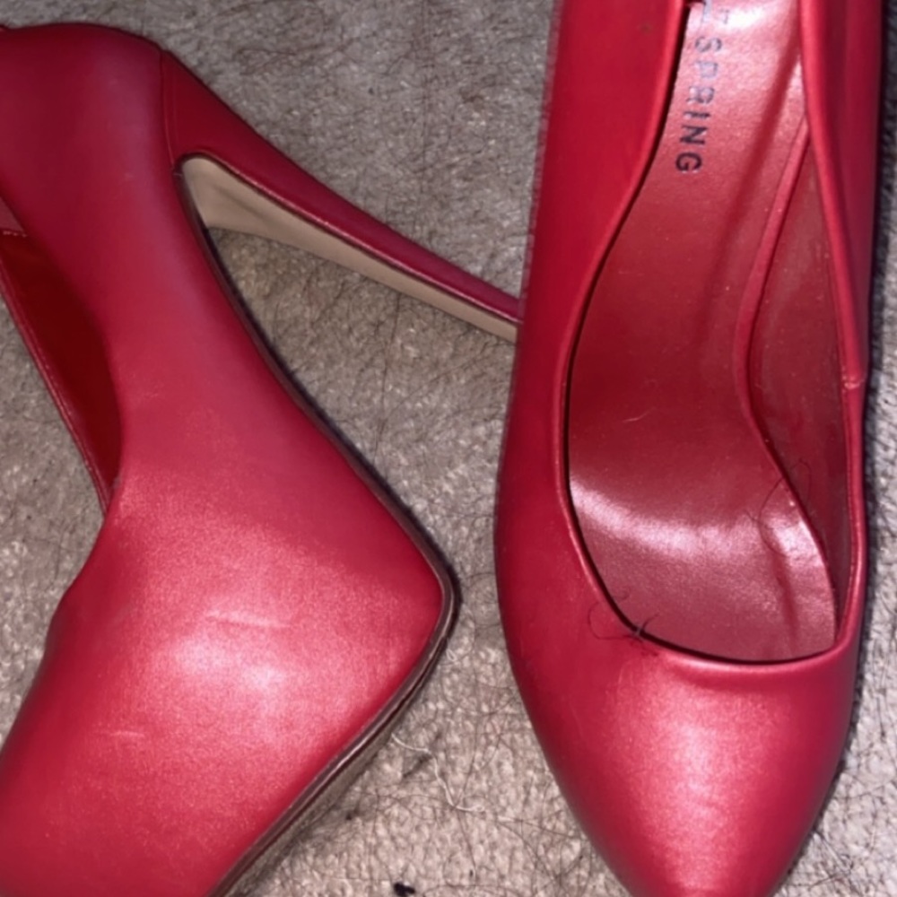 Heels Never worn size 9